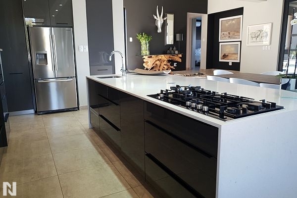 Fronty meblowe o wysokim połysku realizacja Soldor Kitchens & Cupboards & @Niemann SA